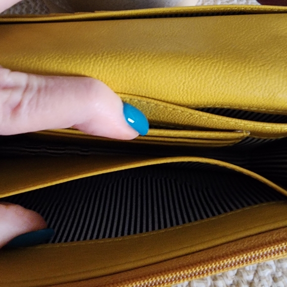 NEW ~ Nuoku Leather Cellphone/Wallet Yellow Crossbody Bag - Picture 5 of 14